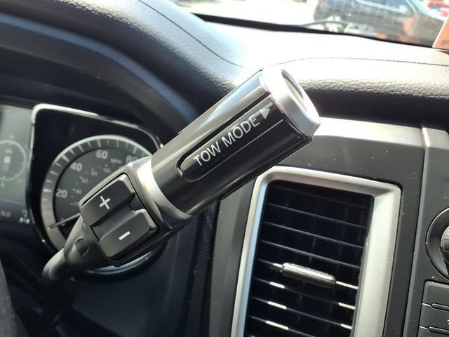2019 Nissan TITAN SV