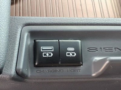 2021 Toyota Sienna LE