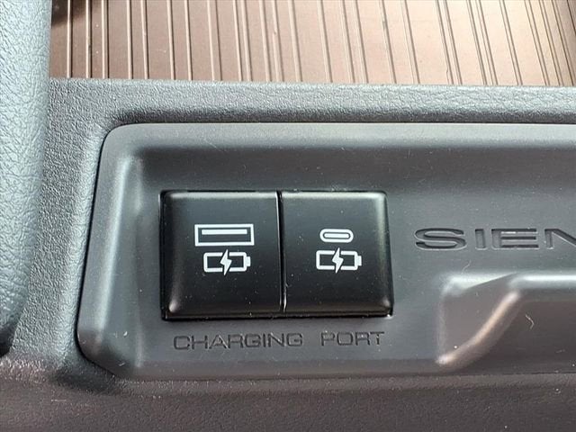 2021 Toyota Sienna LE