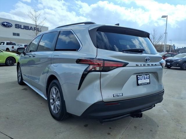 2021 Toyota Sienna LE