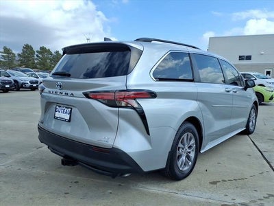 2021 Toyota Sienna LE